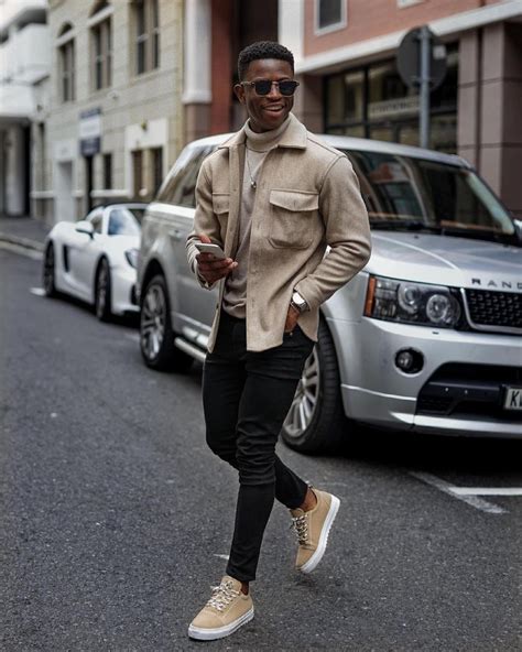 how to wear beige sneakers.